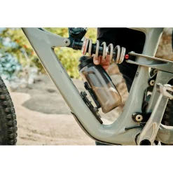 Hot - Twist Bottle 750 Compact + Bike Base - Fahrrad Trinkflasche Fahrradzubehör|Flaschen & Halter