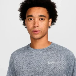 Online - Stride Dri-Fit ADV Short-Sleeve Running Top - Laufshirt Laufbekleidung|Shirts, Hemden & Longsleeves