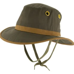 - The Outback - Hut><noscript><img width=