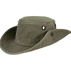 - The Wanderer - Hut><noscript><img width=