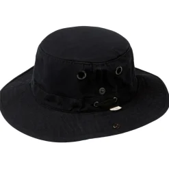 - The Wanderer - Hut><noscript><img width=