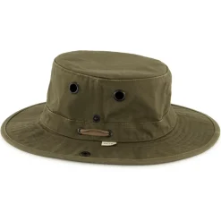 - The Wanderer - Hut><noscript><img width=